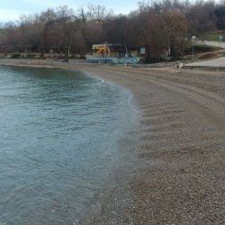 Kijac beach'in fotoğrafı turkuaz saf su yüzey ile